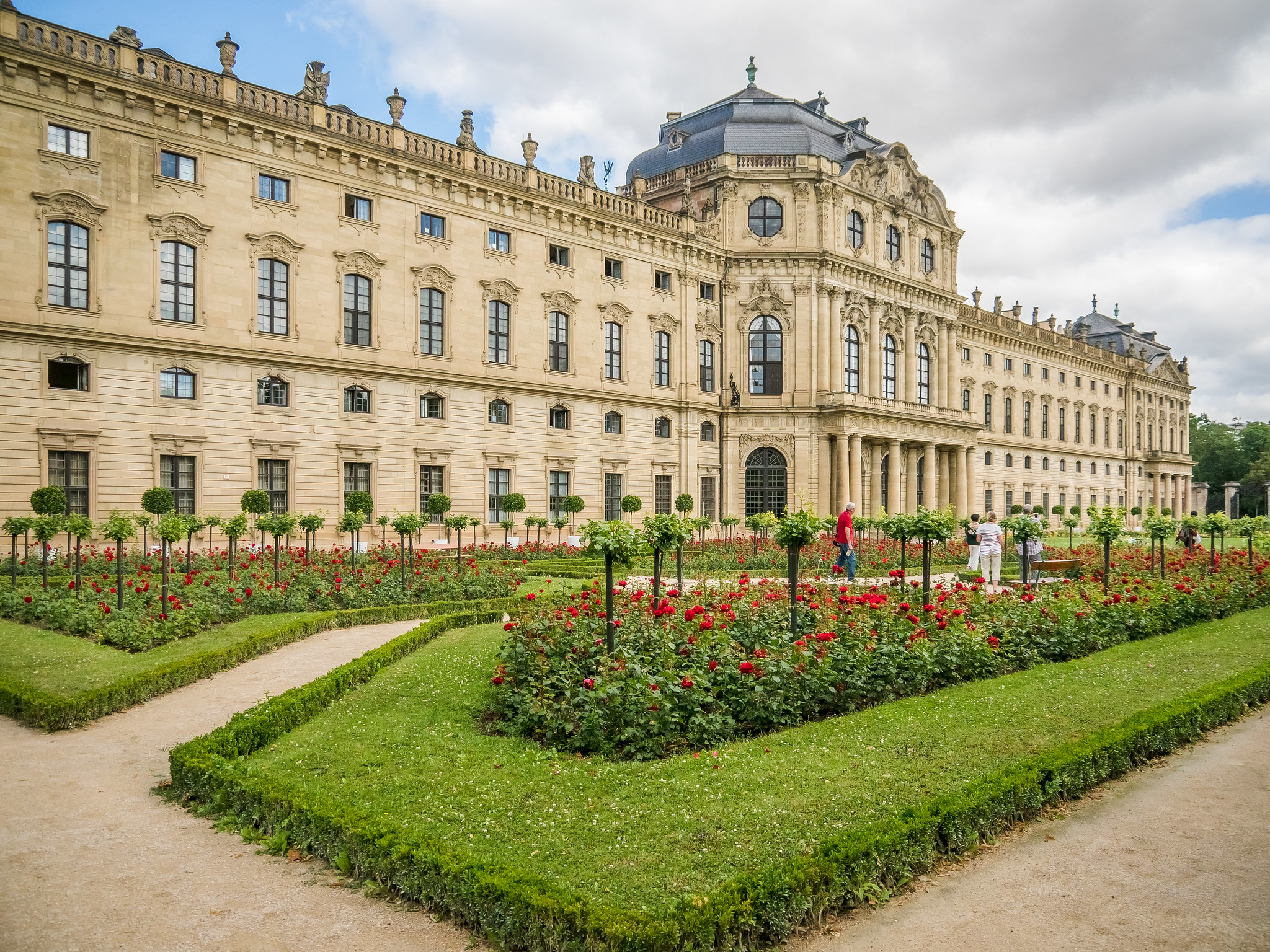 WURZBURG ALEMANIA CRUCEROS FLUVIALES CRUCEROS MAIN CRUCEROS RIO MENO CRUCEROS ALEMANIA #Wurzburg #WurzburgCruises #CrucerosWurzburg #MainCruises #CrucerosMeno #Residenz